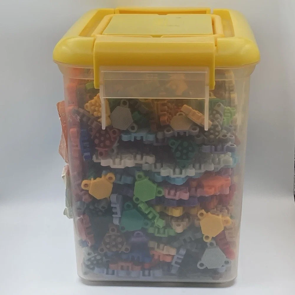 Vintage Flexible Hexabits 875 pc. Flexible Building Tiles 2D 3D Fun Bucket